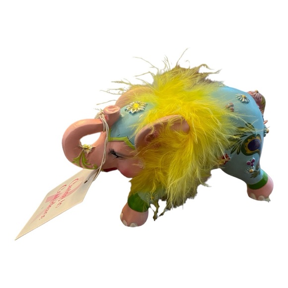 Curtsy to Confidence from the Margaret Le Van Pink Elephant Collection - Picture 7 of 11